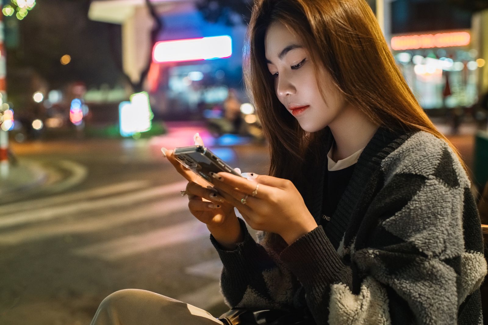 A customer asking her phone for a recommendation at night